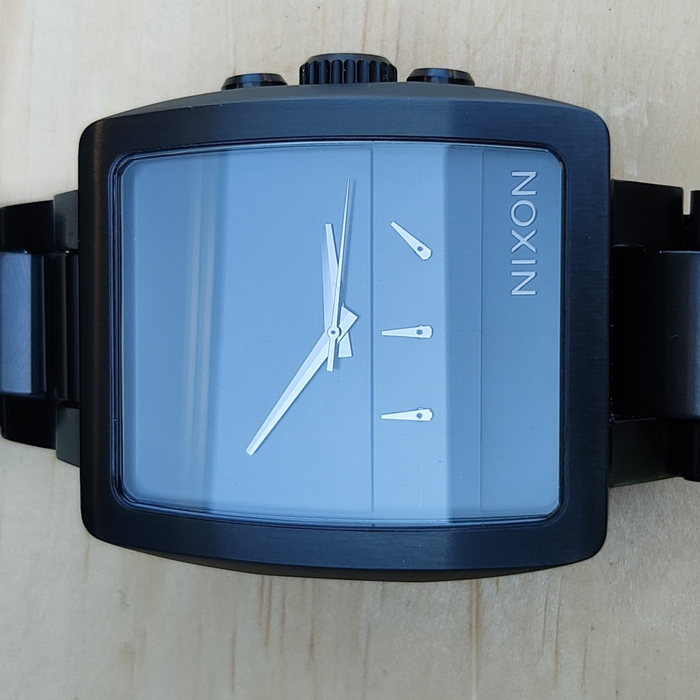 NIXON The Axis "On The Level"
